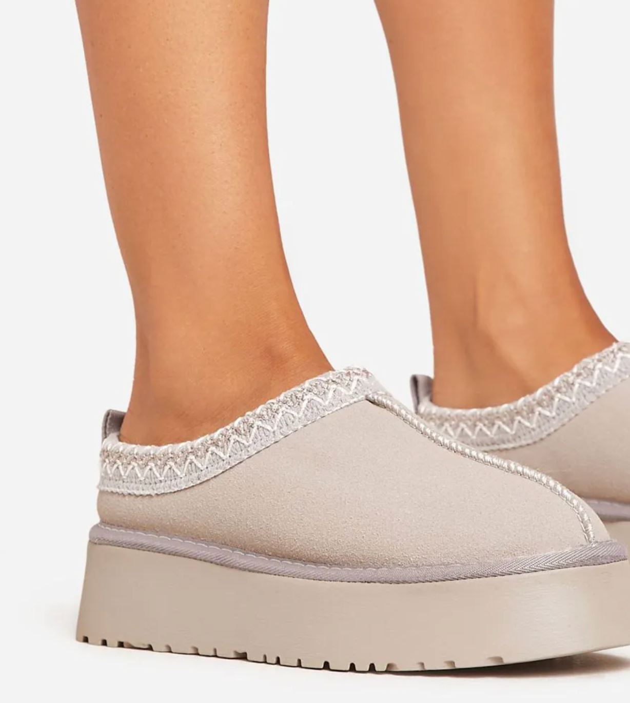 Pantofole con plateau in peluche Tazzy